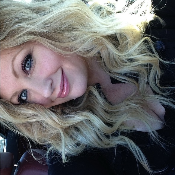 Meet your Posher, April - Picture 4 of 5